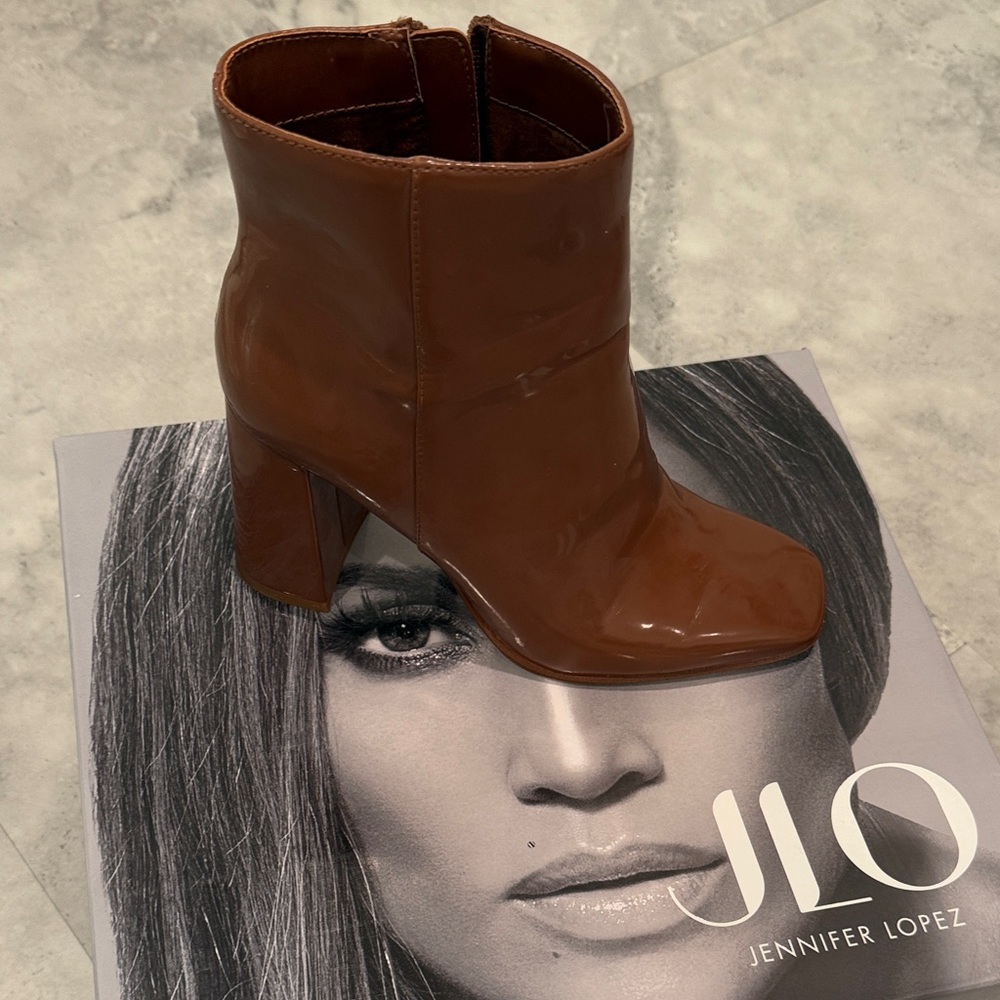 Jennifer Lopez Glossy Tan Heeled Boots